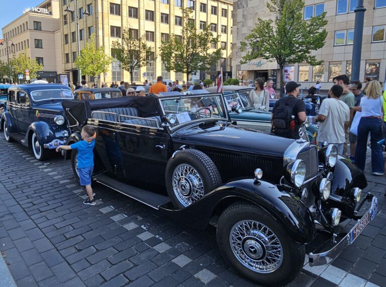 Gausiausias senovinės autotechnikos suvažiavimas