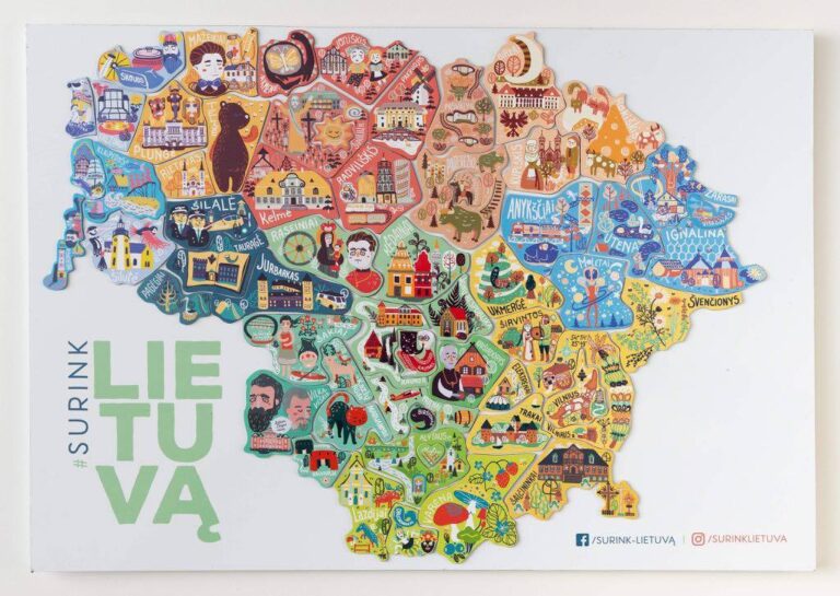 Didžiausia magnetinė dėlionė-žemėlapis