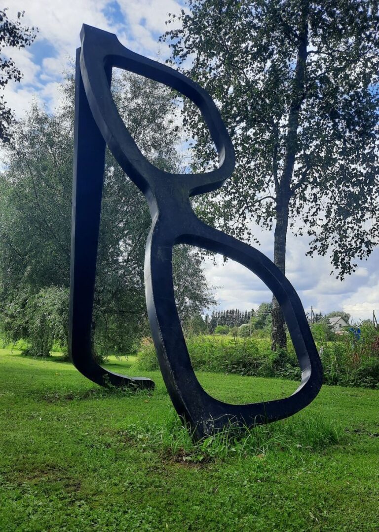 Didžiausia akinių skulptūra