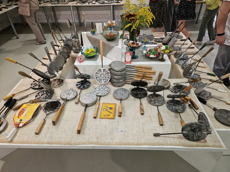 Gausiausia suvožiamų keptuvių ir formų kolekcija