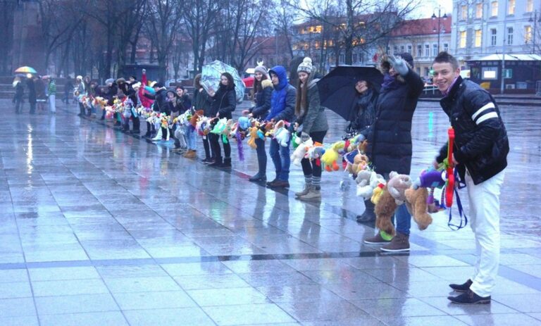 Ilgiausia žaislų girlianda