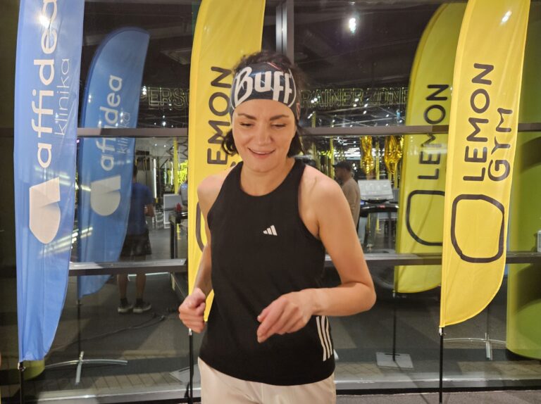 Toliausiai nubėgo ir ilgiausiai bėgo ant bėgimo takelio