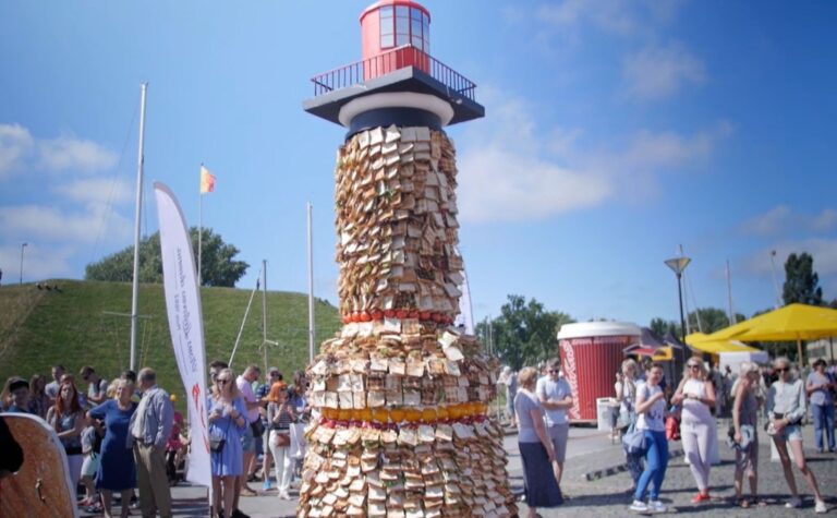 Aukščiausia duona puošta skulptūra