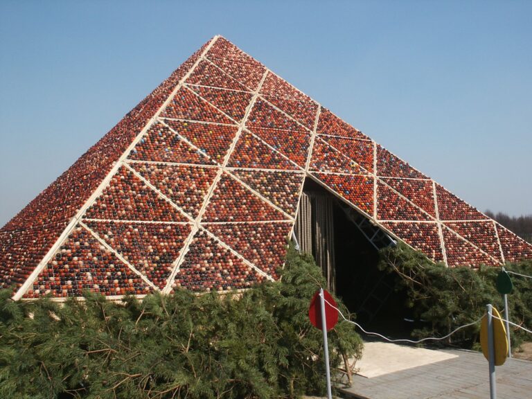 Didžiausias margučiais puoštas statinys