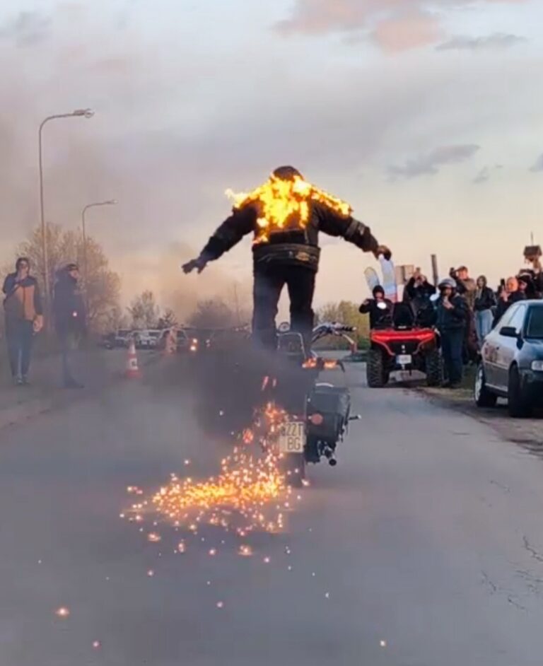 Tolimiausia ir ilgiausiai trukusi kelionė motociklu liepsnose